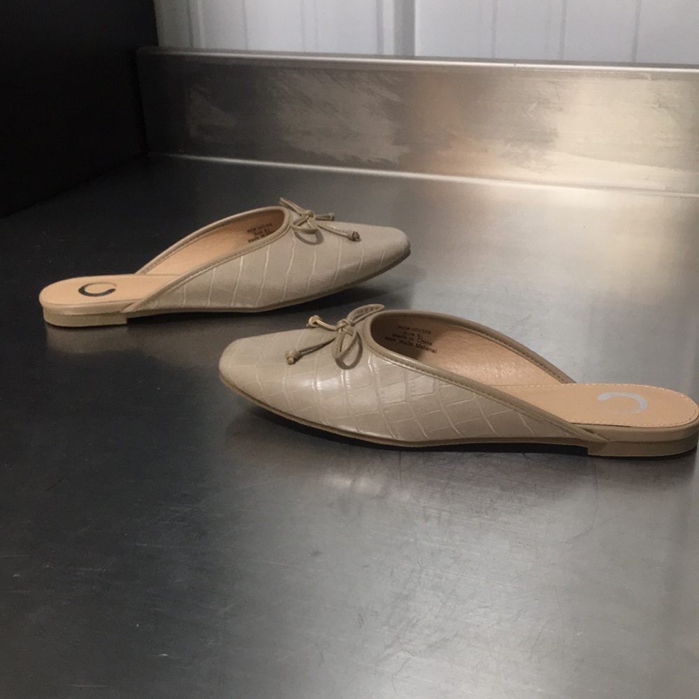 New WB Woman’s Journee Collection Elegant Beige Slip-On Women's Shoes